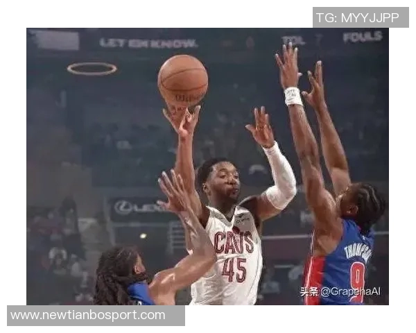 米切尔上半场表现平平仅得10分7投3中三分球命中率低迷